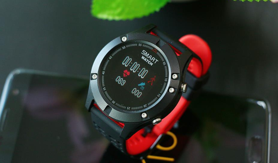 No.1 dévoile le Smartband No.1 F5 avec GPS intégré + 25 jours d'autonomie en veille